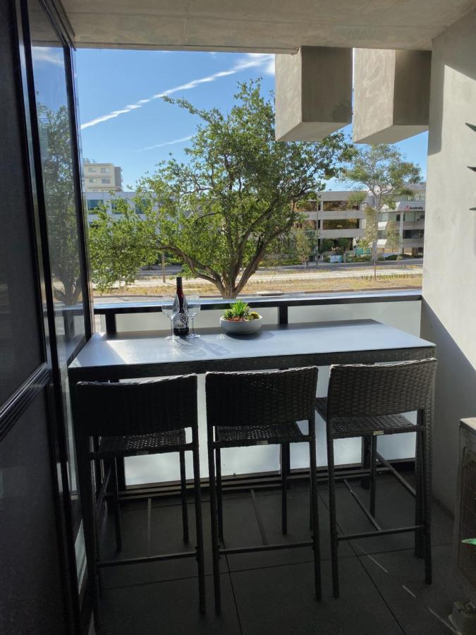 Midnight Luxe: Chic Braddon Apartment with Pool and Sauna Canberra Exterior photo