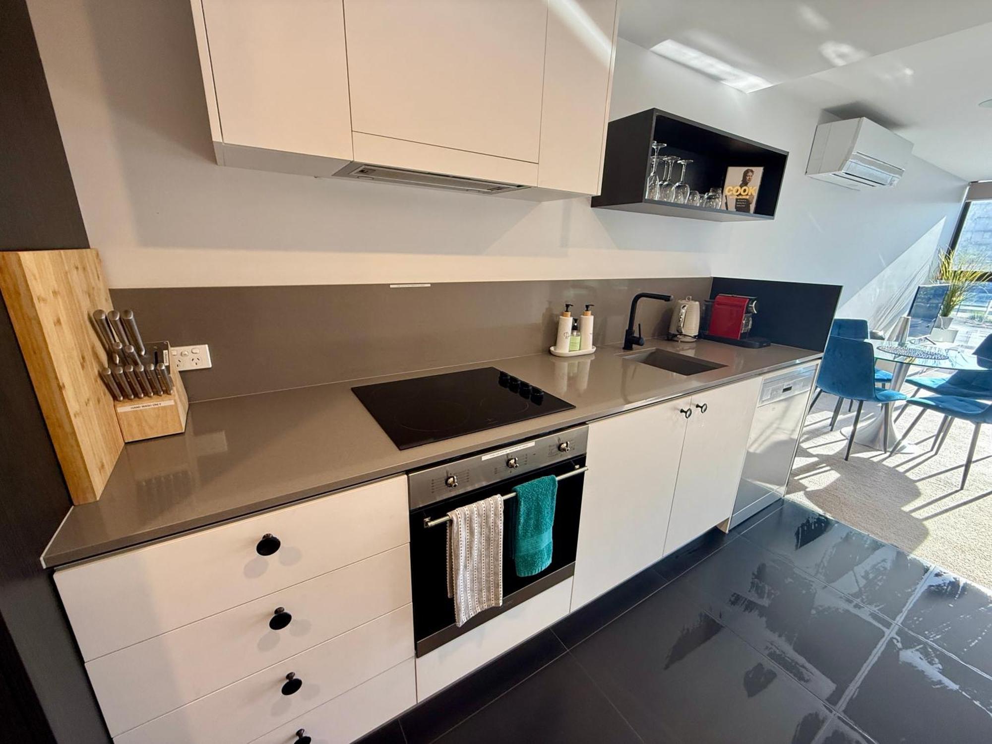 Midnight Luxe: Chic Braddon Apartment with Pool and Sauna Canberra Exterior photo