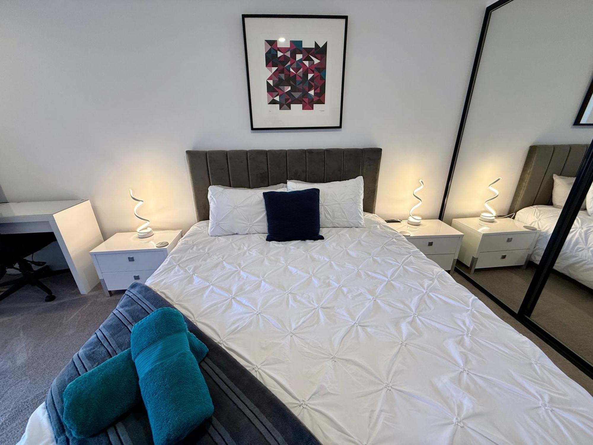 Midnight Luxe: Chic Braddon Apartment with Pool and Sauna Canberra Exterior photo